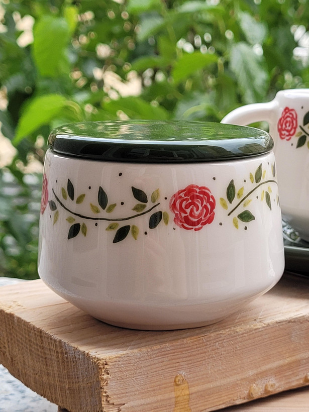 ست فنجان و نعلبکی سرامیکی دستساز طرح رز کلاسیک