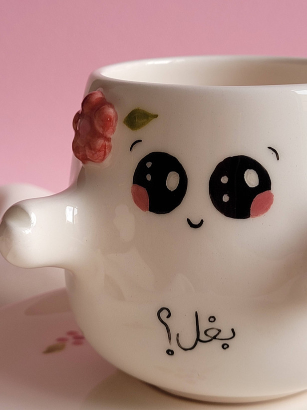 فنجان سرامیکی دستساز فانتزی طرح بغل همراه با زیر